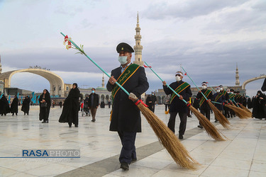 آئین جاروکشی خادمان مسجد مقدس جمکران در آستانه نیمه شعبان