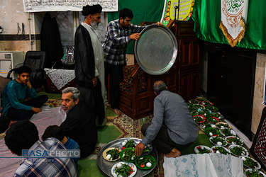 افطاری ساده و مردمی در قم