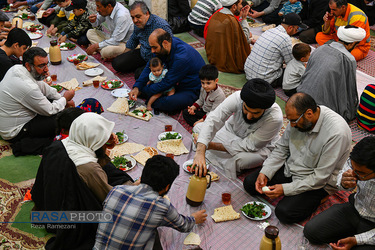 افطاری ساده و مردمی در قم