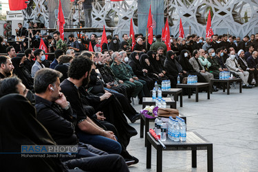 وداع با پیکر شهدا مدافع حرم در میدان امام حسین (ع) تهران