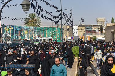 پیاده روی جاماندگان اربعین و عزاداری مردم شیراز