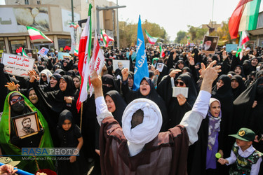 راهپیمایی مردم انقلابی قم علیه اغتشاشگران