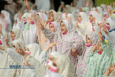 مراسم جشن تکلیف دختران دانش‌آموز با حضور مقام معظم رهبری