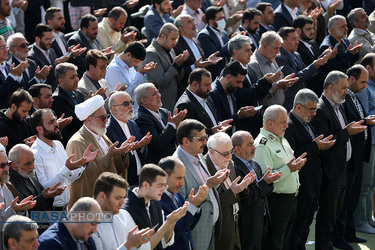 اقامه نماز عید فطر به امامت مقام معظم رهبری