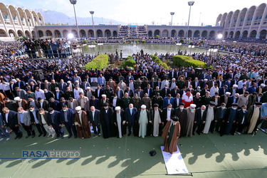 اقامه نماز عید فطر به امامت مقام معظم رهبری