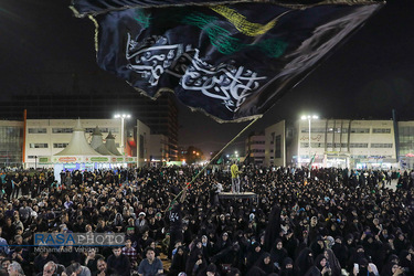 اجتماع زائران و مجاوران رضوی در شب شهادت حضرت جوادالائمه (علیه السلام)