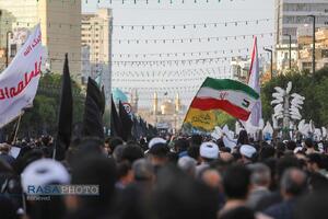 اجتماع مردم مشهد در پی شهادت رئیس جمهور و همراهان