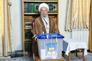 مشارکت حضرت آیت الله مکارم شیرازی از مراجع تقلید در چهاردهمین انتخابات ریاست جمهوری