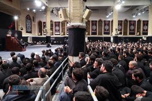 مراسم عزاداری شام غریبان حسینی (علیه‌السلام) در حسینیه امام خمینی (ره)