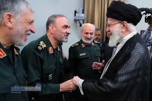 تصاویری از تعدادی شهدای حمله رژیم صهیونیستی در کنار رهبر معظم انقلاب