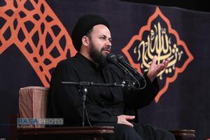 مراسم عزاداری شب عاشورای حسینی (علیه‌السلام) با حضور رهبر انقلاب