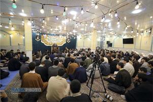حضور آیت الله مروی در حجرات و گفتگوی صمیمی با طلاب در جریان بازدید از مدرسه علمیه جهانگیرخان قم