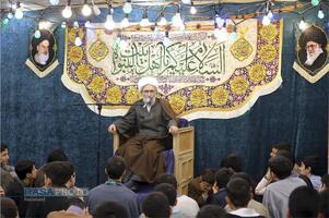حضور آیت الله مروی در حجرات و گفتگوی صمیمی با طلاب در جریان بازدید از مدرسه علمیه جهانگیرخان قم