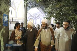 حضور آیت الله مروی در حجرات و گفتگوی صمیمی با طلاب در جریان بازدید از مدرسه علمیه جهانگیرخان قم