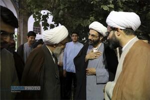 حضور آیت الله مروی در حجرات و گفتگوی صمیمی با طلاب در جریان بازدید از مدرسه علمیه جهانگیرخان قم