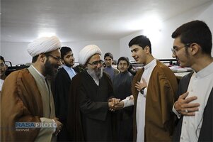 حضور آیت الله مروی در حجرات و گفتگوی صمیمی با طلاب در جریان بازدید از مدرسه علمیه جهانگیرخان قم