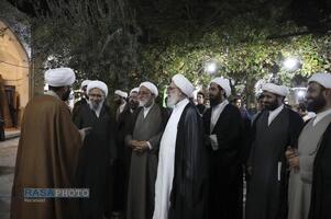 حضور آیت الله مروی در حجرات و گفتگوی صمیمی با طلاب در جریان بازدید از مدرسه علمیه جهانگیرخان قم