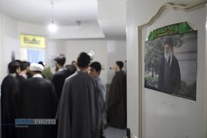 حضور آیت الله مروی در حجرات و گفتگوی صمیمی با طلاب در جریان بازدید از مدرسه علمیه جهانگیرخان قم