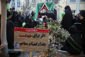 مراسم تدفین پیکر پاک شهید گمنام دفاع مقدس در مدرسه علمیه خواهران حضرت آمنه