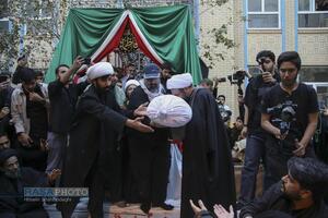 مراسم تدفین پیکر پاک شهید گمنام دفاع مقدس در مدرسه علمیه خواهران حضرت آمنه