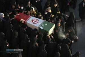 مراسم تدفین پیکر پاک شهید گمنام دفاع مقدس در مدرسه علمیه خواهران حضرت آمنه