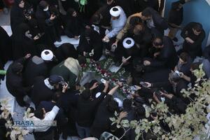 مراسم تدفین پیکر پاک شهید گمنام دفاع مقدس در مدرسه علمیه خواهران حضرت آمنه