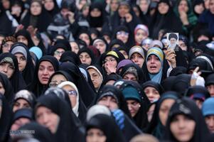 دیدار هزاران نفر از زنان و دختران با رهبر انقلاب