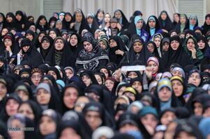 دیدار هزاران نفر از زنان و دختران با رهبر انقلاب
