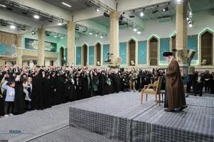 دیدار هزاران نفر از زنان و دختران با رهبر انقلاب