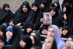 دیدار هزاران نفر از زنان و دختران با رهبر انقلاب