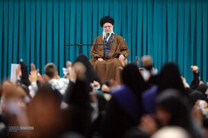 دیدار هزاران نفر از زنان و دختران با رهبر انقلاب