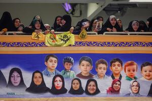 دیدار خانواده شهدای اقتدار با رهبر انقلاب در روز میلاد امیرالمومنین (علیه‌السلام)