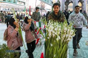 مراسم میهمانی لاله‌ها در گلزار شهدای علی بن جعفر (ع) قم