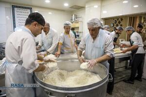 ضیافت افطار در صحن ملکوتی حرم کریمه اهلبیت (س)