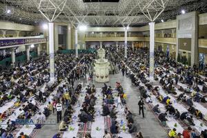 ضیافت افطار در صحن ملکوتی حرم کریمه اهلبیت (س)