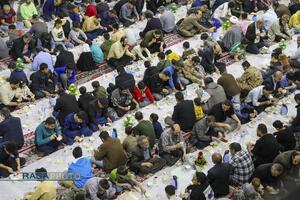 ضیافت افطار در صحن ملکوتی حرم کریمه اهلبیت (س)