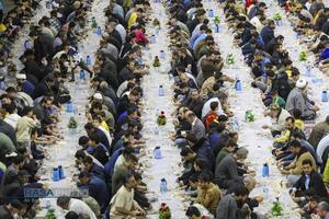 ضیافت افطار در صحن ملکوتی حرم کریمه اهلبیت (س)