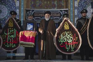 آئین تعویض پرچم مسجد مقدس جمکران در پی شهادت حضرت آیت‌الله‌العظمی خامنه‌ای (قدس‌سره)