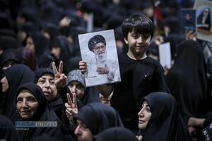 مراسم عزاداری شام غریبان حسینی در جوار محل شهادت قائد شهید