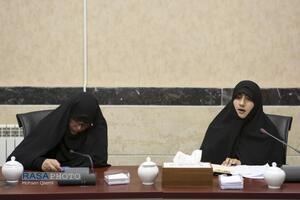 نشست هم‌اندیشی بانوان و آیین تشییع امام شهید انقلاب