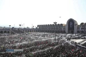 اقامه نماز بر پیکر رهبر شهید انقلاب