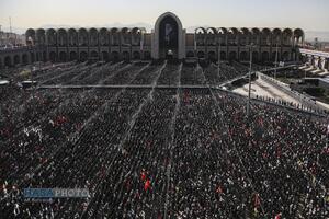اقامه نماز بر پیکر رهبر شهید انقلاب