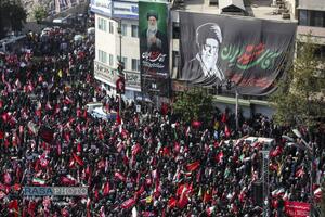 تشییع تاریخی رهبر شهید انقلاب در تهران -۲